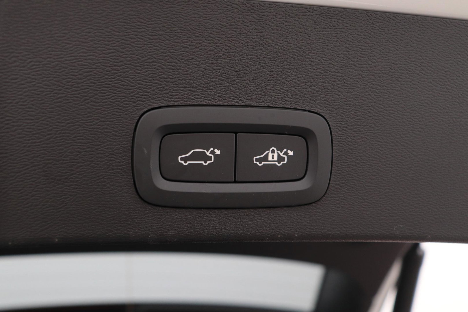 Volvo EX40 Single Motor Extended Range Plus Black Ed. 82 kWh | ACC | Panoramadak | 360° Camera | Harman/Kardon | BLIS | 20 Inch