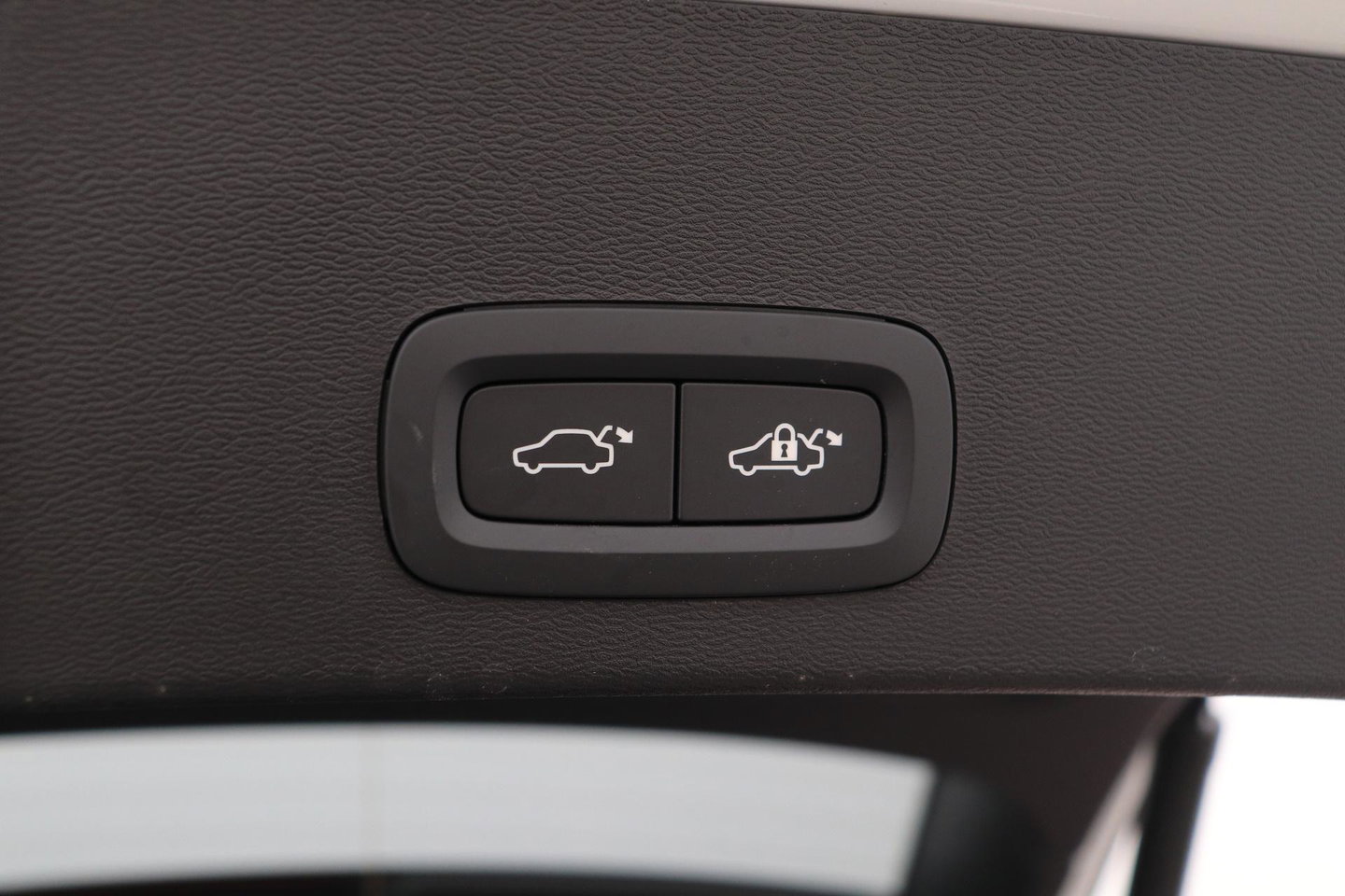 Volvo EX40 Single Motor Extended Range Plus Black Ed. 82 kWh | ACC | Panoramadak | 360° Camera | Harman/Kardon | BLIS | 20 Inch