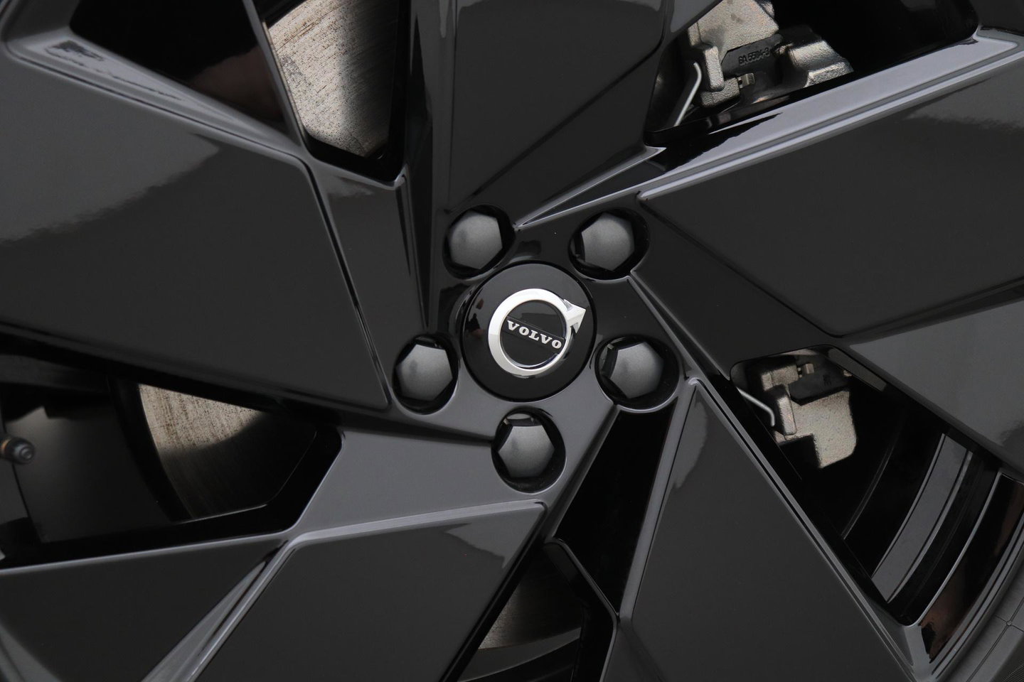 Volvo EX40 Single Motor Extended Range Plus Black Ed. 82 kWh | ACC | Panoramadak | 360° Camera | Harman/Kardon | BLIS | 20 Inch