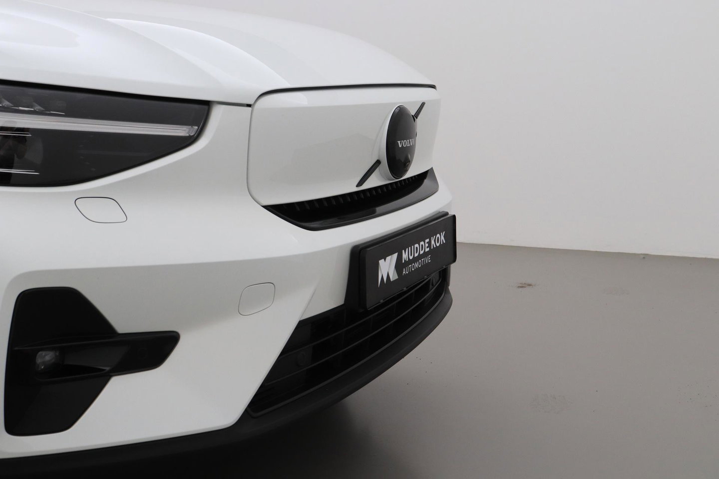 Volvo EX40 Single Motor Extended Range Plus Black Ed. 82 kWh | ACC | Panoramadak | 360° Camera | Harman/Kardon | BLIS | 20 Inch