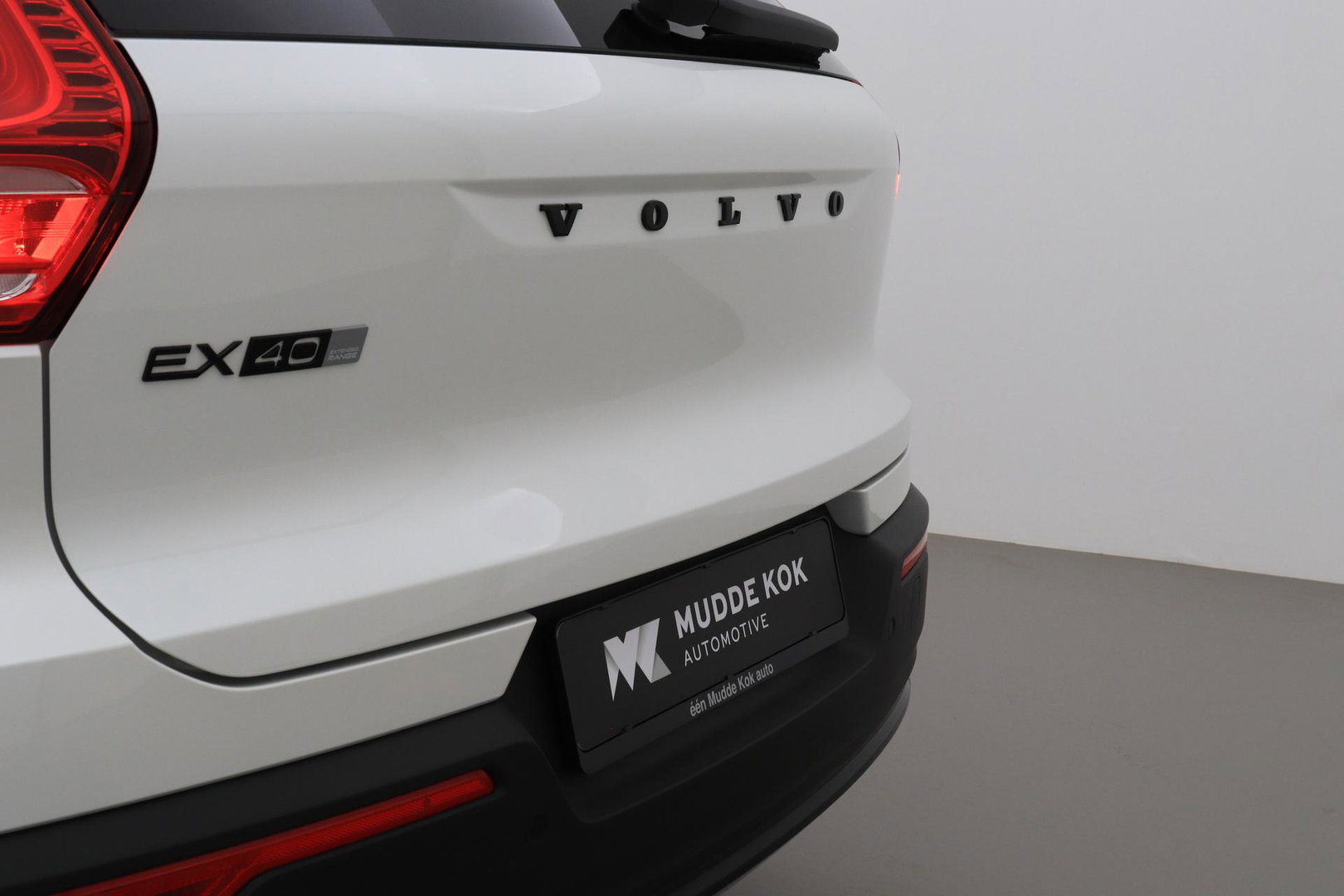 Volvo EX40 Single Motor Extended Range Plus Black Ed. 82 kWh | ACC | Panoramadak | 360° Camera | Harman/Kardon | BLIS | 20 Inch