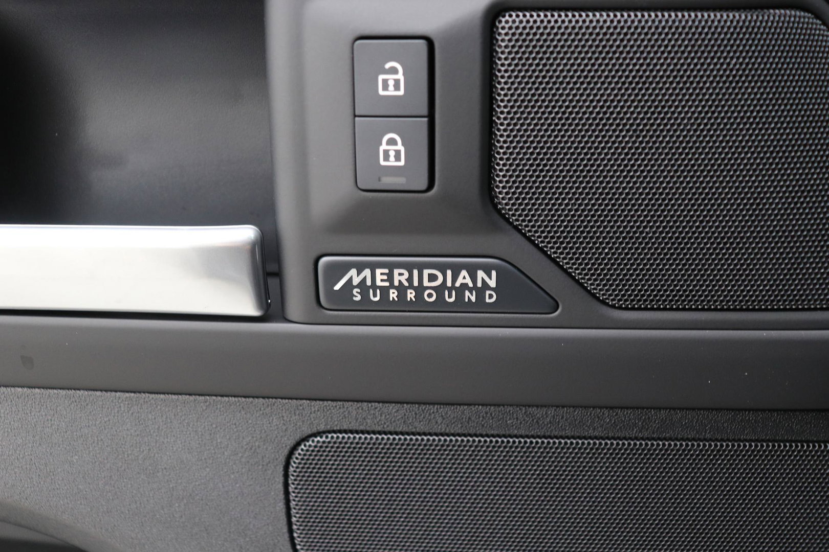 Land Rover Defender 2.0 P300e 110 X-Dynamic HSE | FACELIFT | ClearSight | Meridian Surround | Head-Up | ACC | Panoramadak | Trekhaak