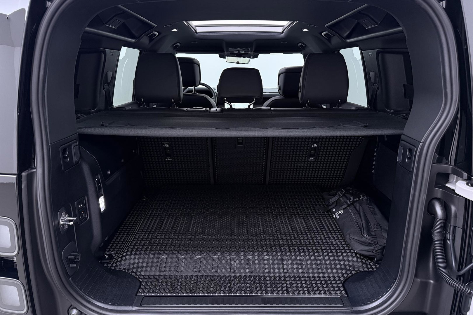 Land Rover Defender P300e 110 X-Dynamic HSE | FACELIFT | ClearSight | Meridian Surround | Head-Up | ACC | Panoramadak | Trekhaak