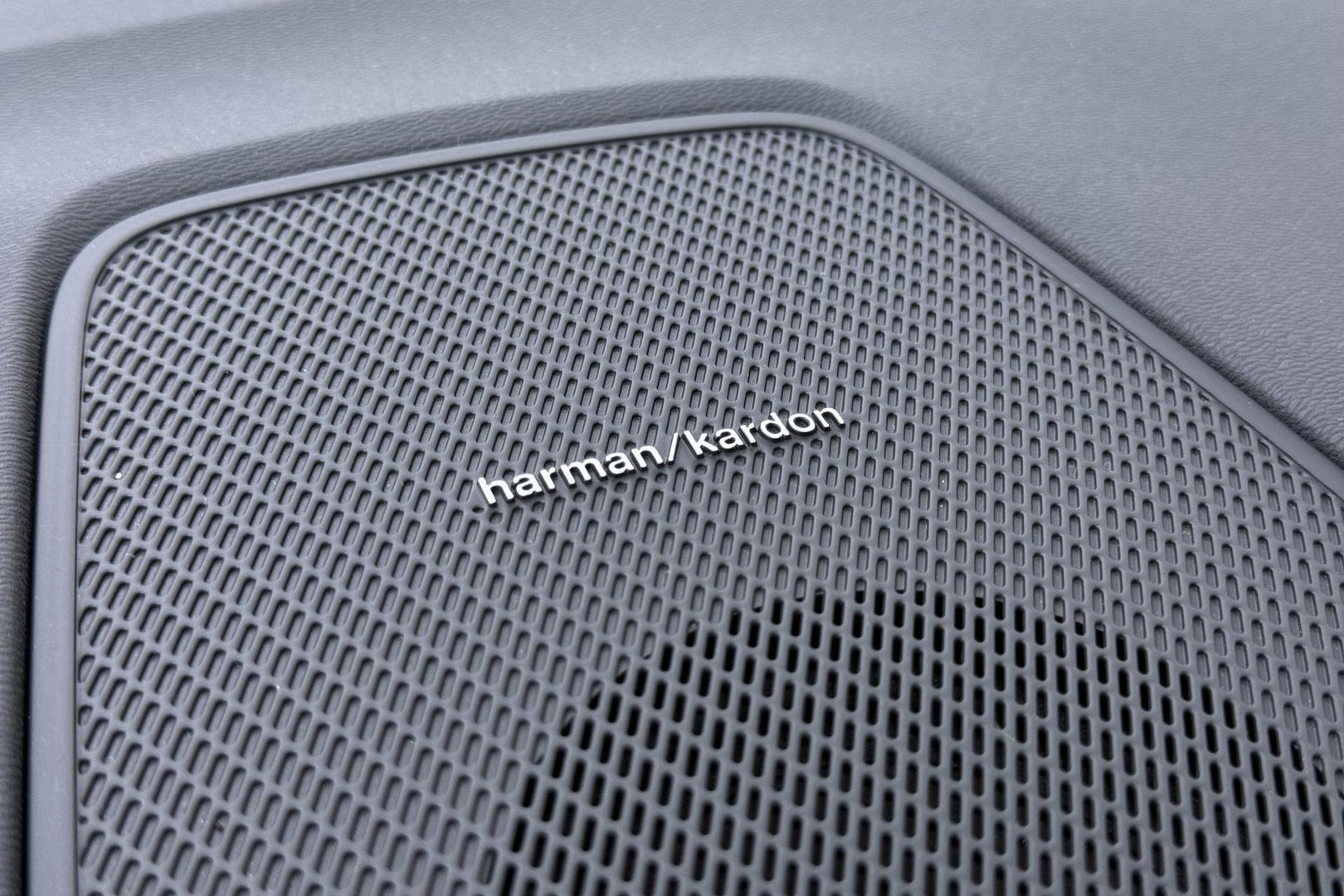 Volvo XC60 2.0 T8 Plug-in hybrid AWD Plus Dark | ACC | Harman/Kardon | 360° Camera | Stoel+Stuurverwarming | BLIS | Memory