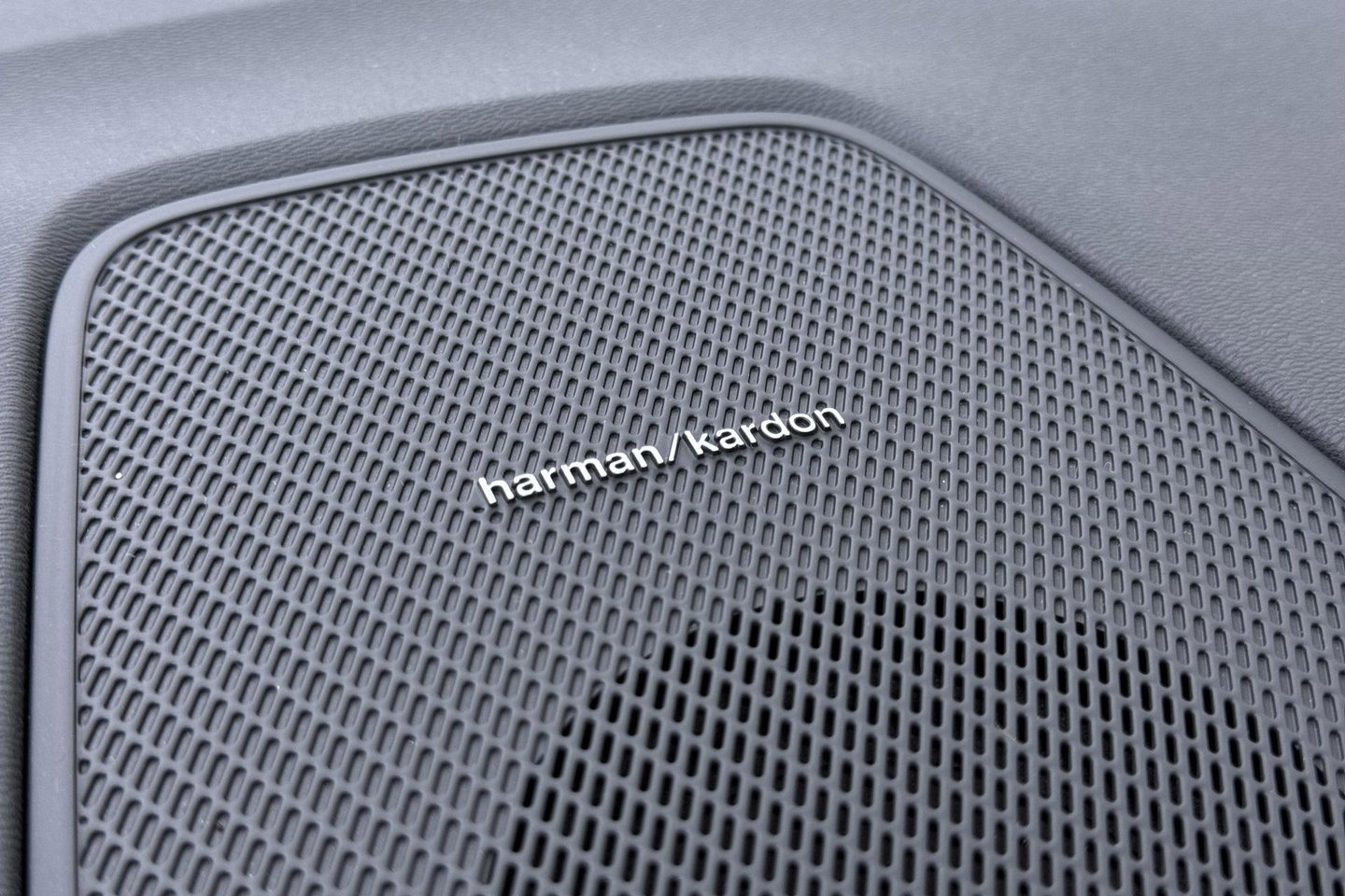 Volvo XC60 2.0 T8 Plug-in hybrid AWD Plus Dark | ACC | Harman/Kardon | 360° Camera | Stoel+Stuurverwarming | BLIS | Memory
