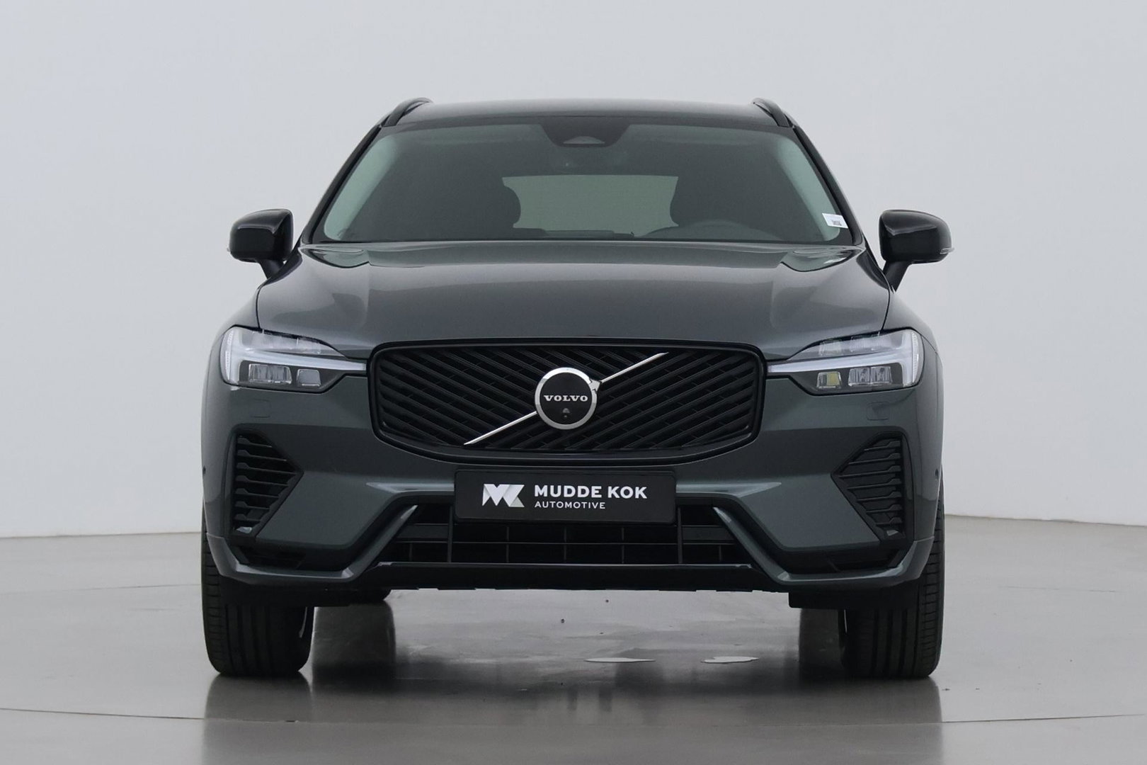Volvo XC60 2.0 T8 Plug-in hybrid AWD Plus Dark | ACC | Harman/Kardon | 360° Camera | Stoel+Stuurverwarming | BLIS | Memory