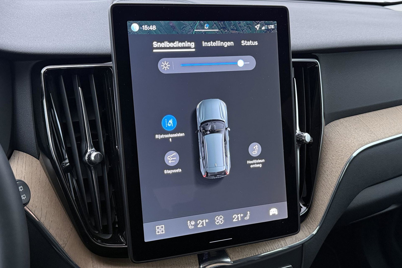 Volvo XC60 2.0 T8 Plug-in hybrid AWD Plus Dark | ACC | Harman/Kardon | 360° Camera | Stoel+Stuurverwarming | BLIS | Memory