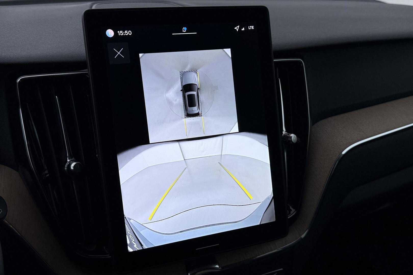 Volvo XC60 2.0 T8 Plug-in hybrid AWD Plus Dark | ACC | Harman/Kardon | 360° Camera | Stoel+Stuurverwarming | BLIS | Memory