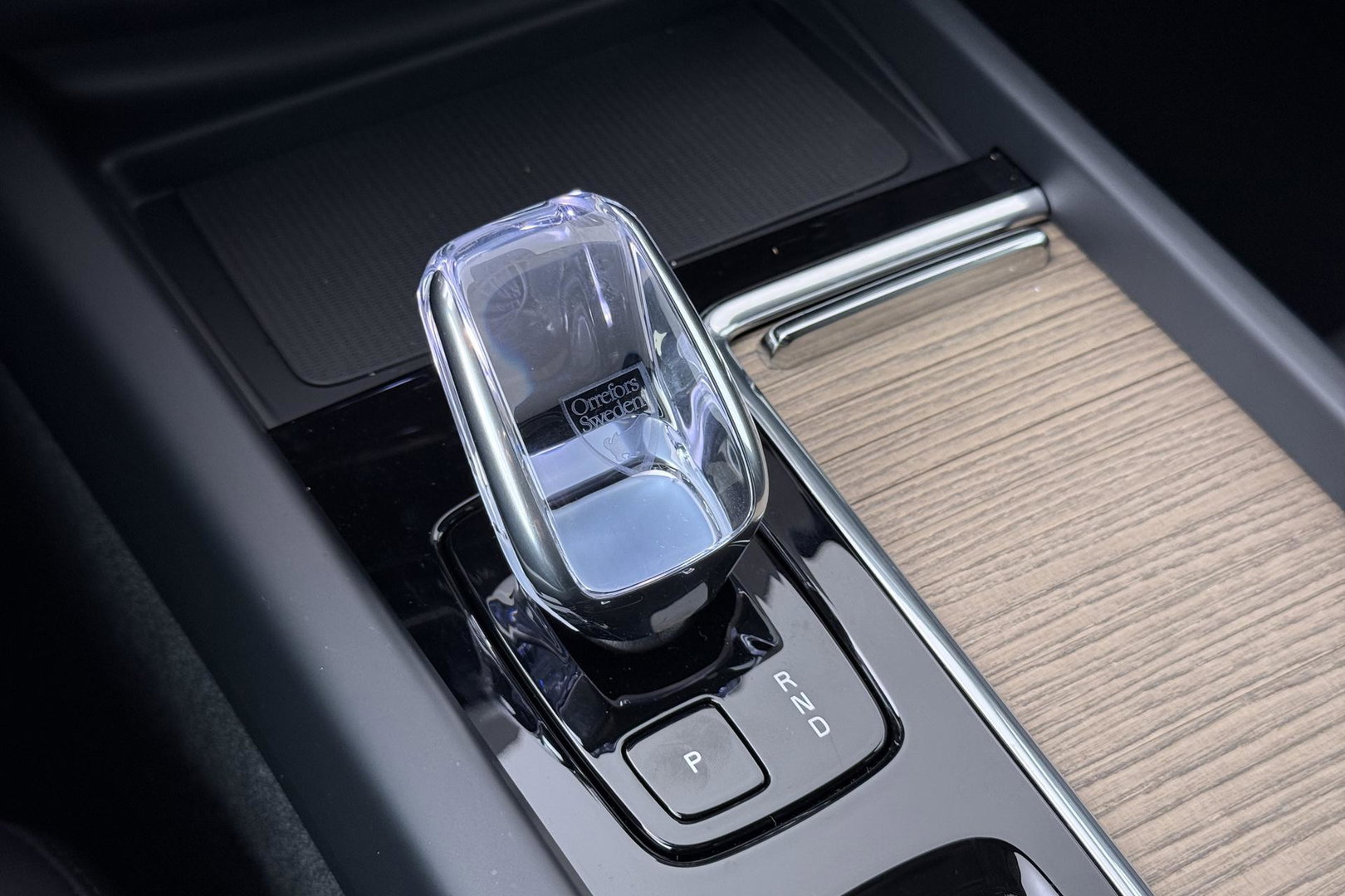 Volvo XC60 2.0 T8 Plug-in hybrid AWD Plus Dark | ACC | Harman/Kardon | 360° Camera | Stoel+Stuurverwarming | BLIS | Memory