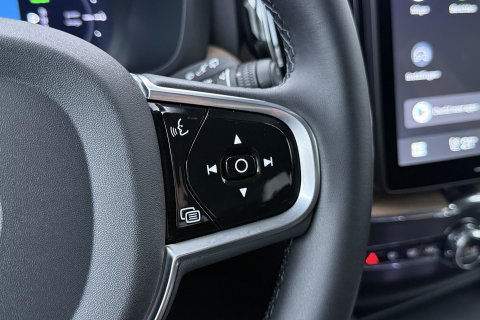Volvo XC60 2.0 T8 Plug-in hybrid AWD Plus Dark | ACC | Harman/Kardon | 360° Camera | Stoel+Stuurverwarming | BLIS | Memory