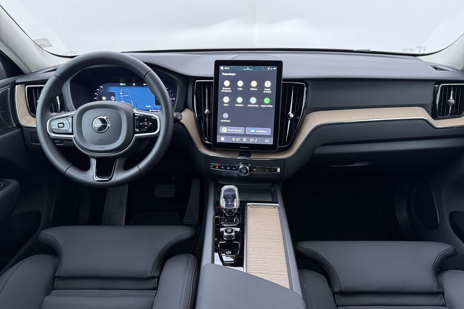 Volvo XC60 2.0 T8 Plug-in hybrid AWD Plus Dark | ACC | Harman/Kardon | 360° Camera | Stoel+Stuurverwarming | BLIS | Memory