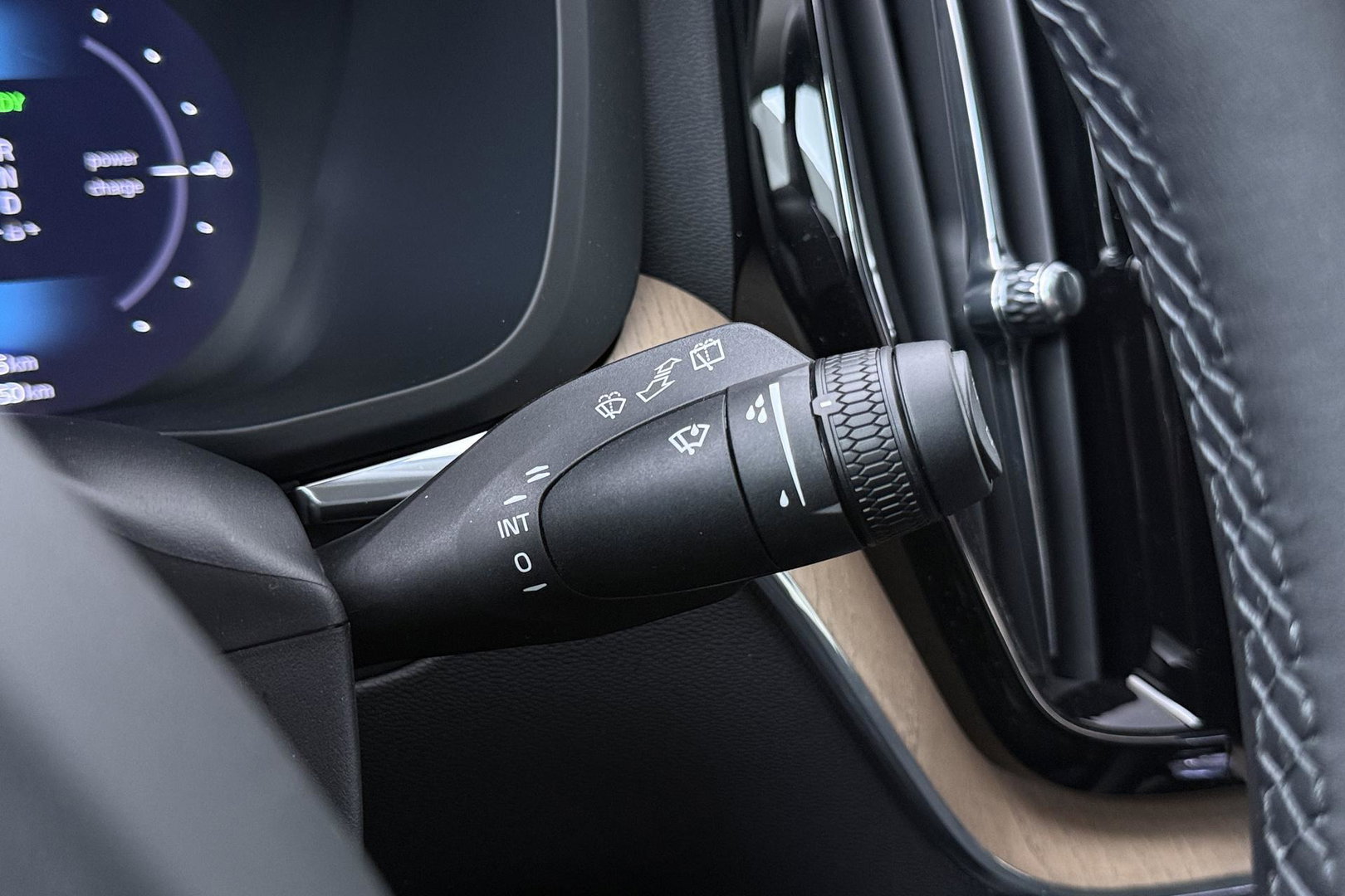 Volvo XC60 2.0 T8 Plug-in hybrid AWD Plus Dark | ACC | Harman/Kardon | 360° Camera | Stoel+Stuurverwarming | BLIS | Memory