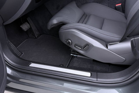 Volvo XC60 2.0 T8 Plug-in hybrid AWD Plus Dark | ACC | Harman/Kardon | 360° Camera | Stoel+Stuurverwarming | BLIS | Memory
