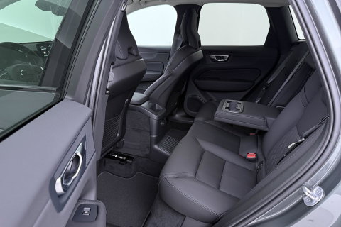 Volvo XC60 2.0 T8 Plug-in hybrid AWD Plus Dark | ACC | Harman/Kardon | 360° Camera | Stoel+Stuurverwarming | BLIS | Memory