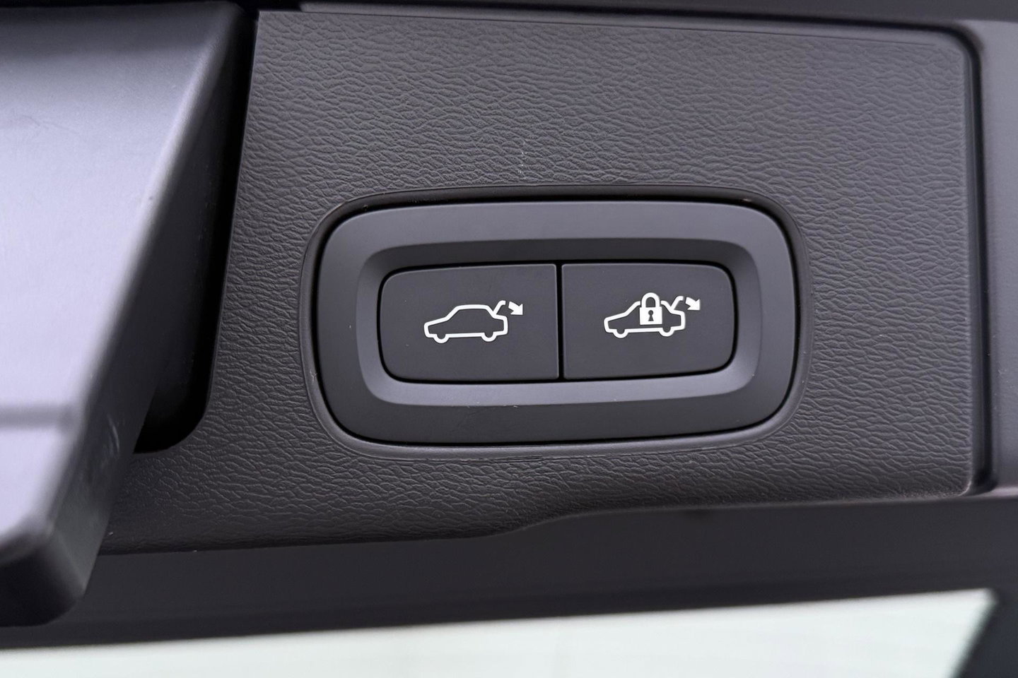 Volvo XC60 2.0 T8 Plug-in hybrid AWD Plus Dark | ACC | Harman/Kardon | 360° Camera | Stoel+Stuurverwarming | BLIS | Memory