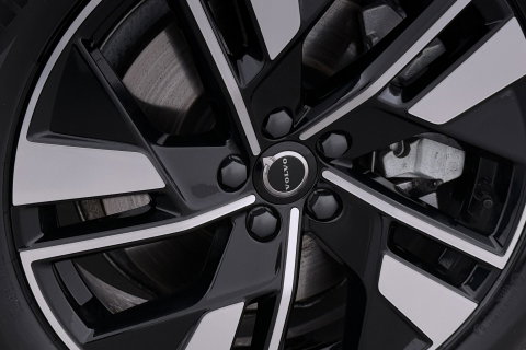 Volvo XC60 2.0 T8 Plug-in hybrid AWD Plus Dark | ACC | Harman/Kardon | 360° Camera | Stoel+Stuurverwarming | BLIS | Memory