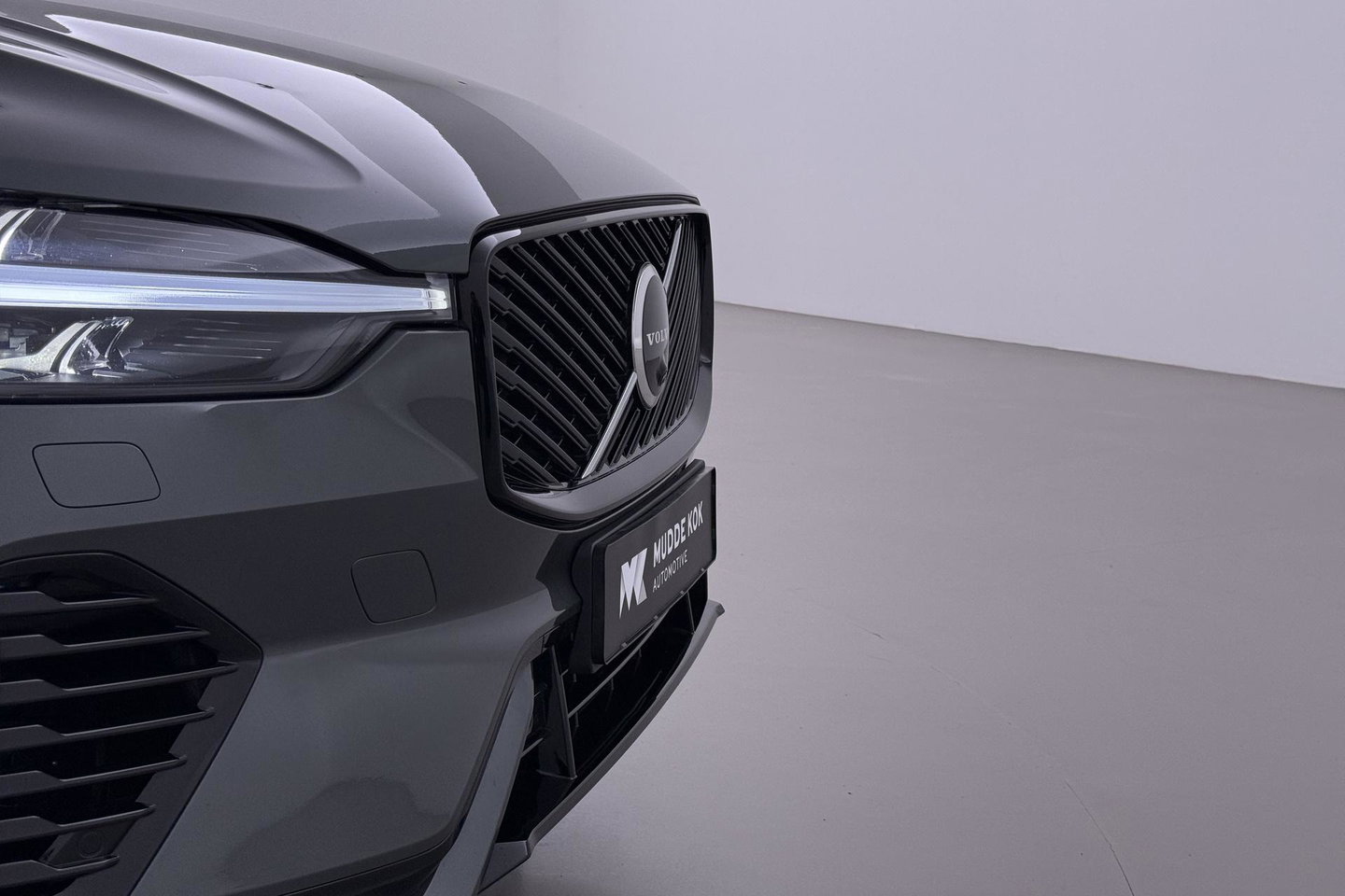 Volvo XC60 2.0 T8 Plug-in hybrid AWD Plus Dark | ACC | Harman/Kardon | 360° Camera | Stoel+Stuurverwarming | BLIS | Memory