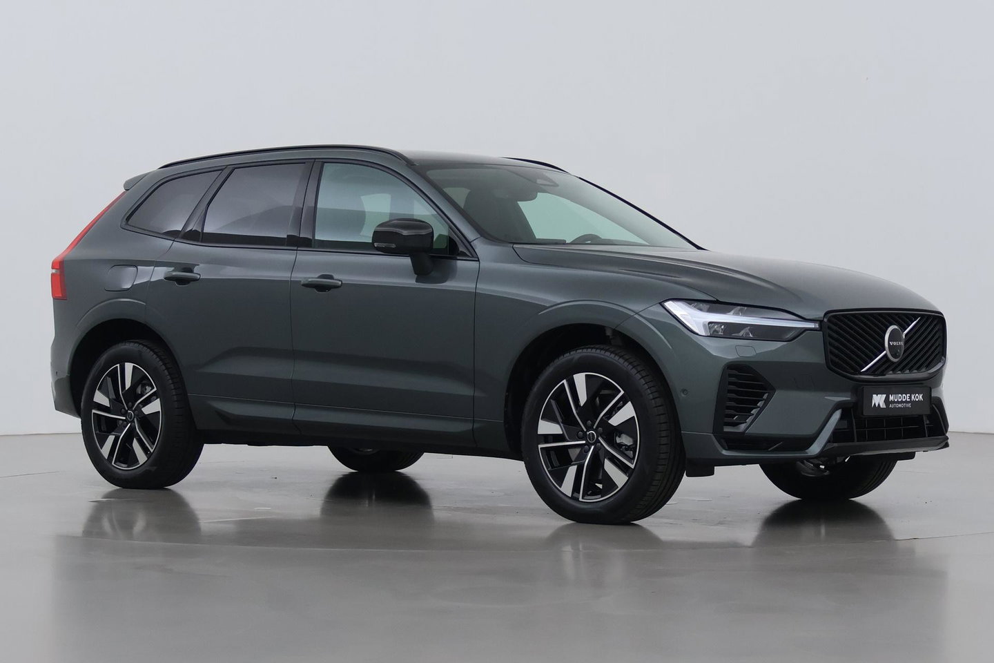 Volvo XC60 2.0 T8 Plug-in hybrid AWD Plus Dark | ACC | Harman/Kardon | 360° Camera | Stoel+Stuurverwarming | BLIS | Memory