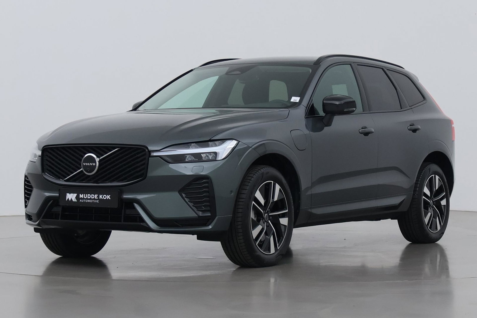 Volvo XC60 2.0 T8 Plug-in hybrid AWD Plus Dark | ACC | Harman/Kardon | 360° Camera | Stoel+Stuurverwarming | BLIS | Memory
