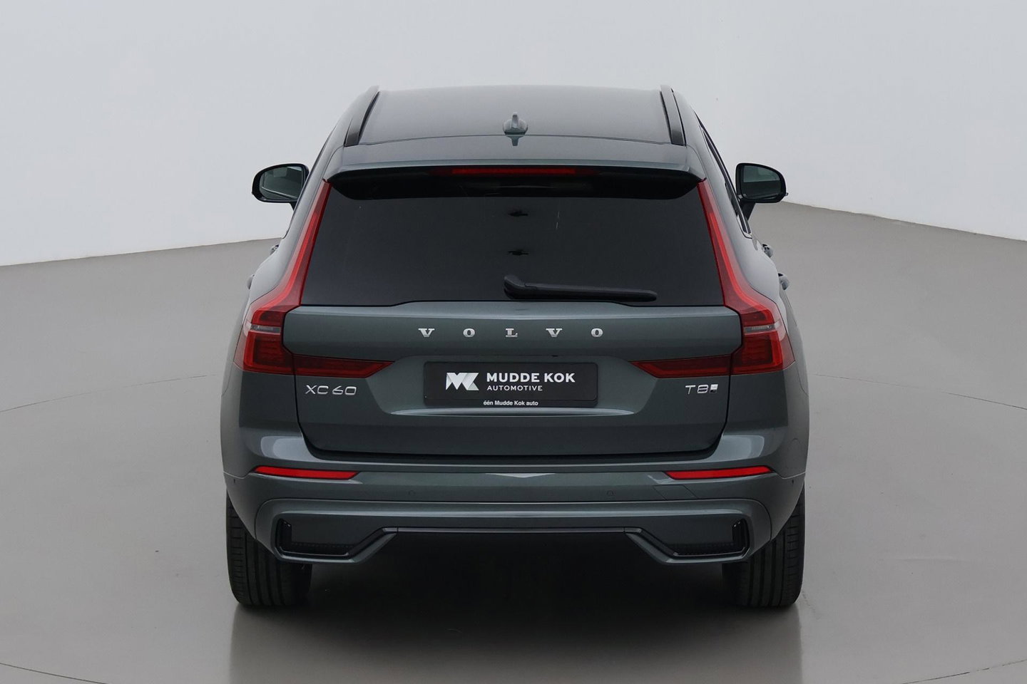 Volvo XC60 2.0 T8 Plug-in hybrid AWD Plus Dark | ACC | Harman/Kardon | 360° Camera | Stoel+Stuurverwarming | BLIS | Memory