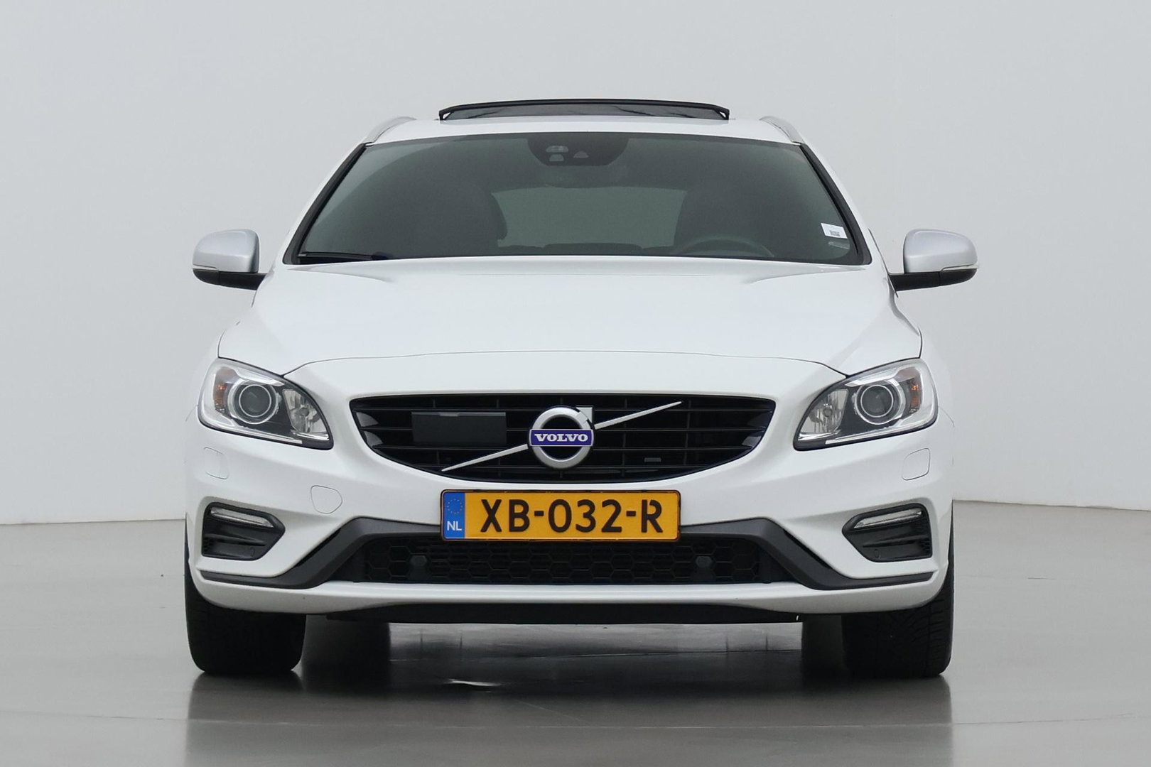 Volvo V60 2.0 T4 Business Sport | ACC | Schuifdak | BLIS | Parkeerverwarming | Keyless | Camera | Xenon | 18 inch