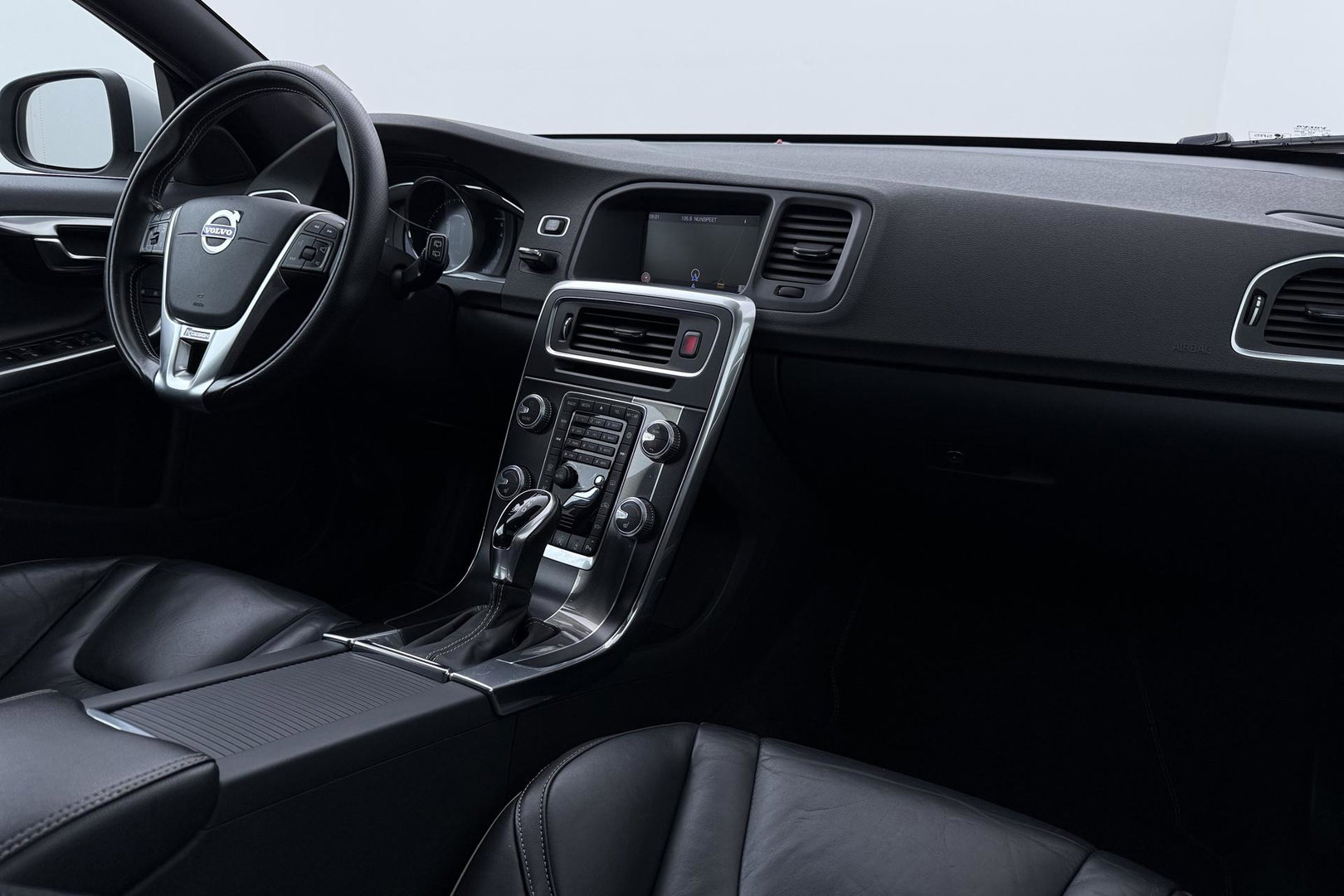 Volvo V60 2.0 T4 Business Sport | ACC | Schuifdak | BLIS | Parkeerverwarming | Keyless | Camera | Xenon | 18 inch