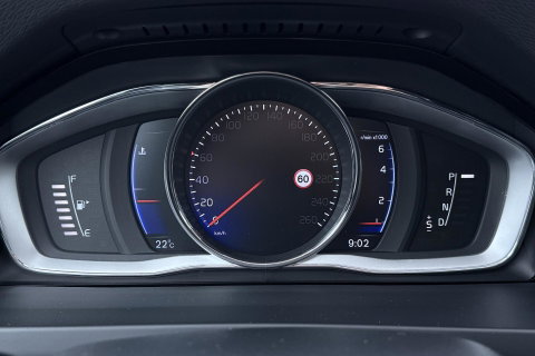 Volvo V60 2.0 T4 Business Sport | ACC | Schuifdak | BLIS | Parkeerverwarming | Keyless | Camera | Xenon | 18 inch