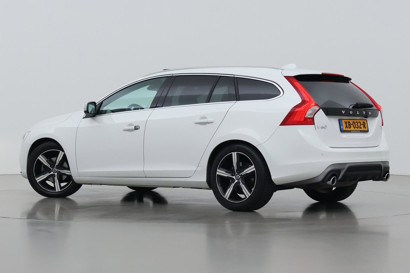 Volvo V60 2.0 T4 Business Sport | ACC | Schuifdak | BLIS | Parkeerverwarming | Keyless | Camera | Xenon | 18 inch