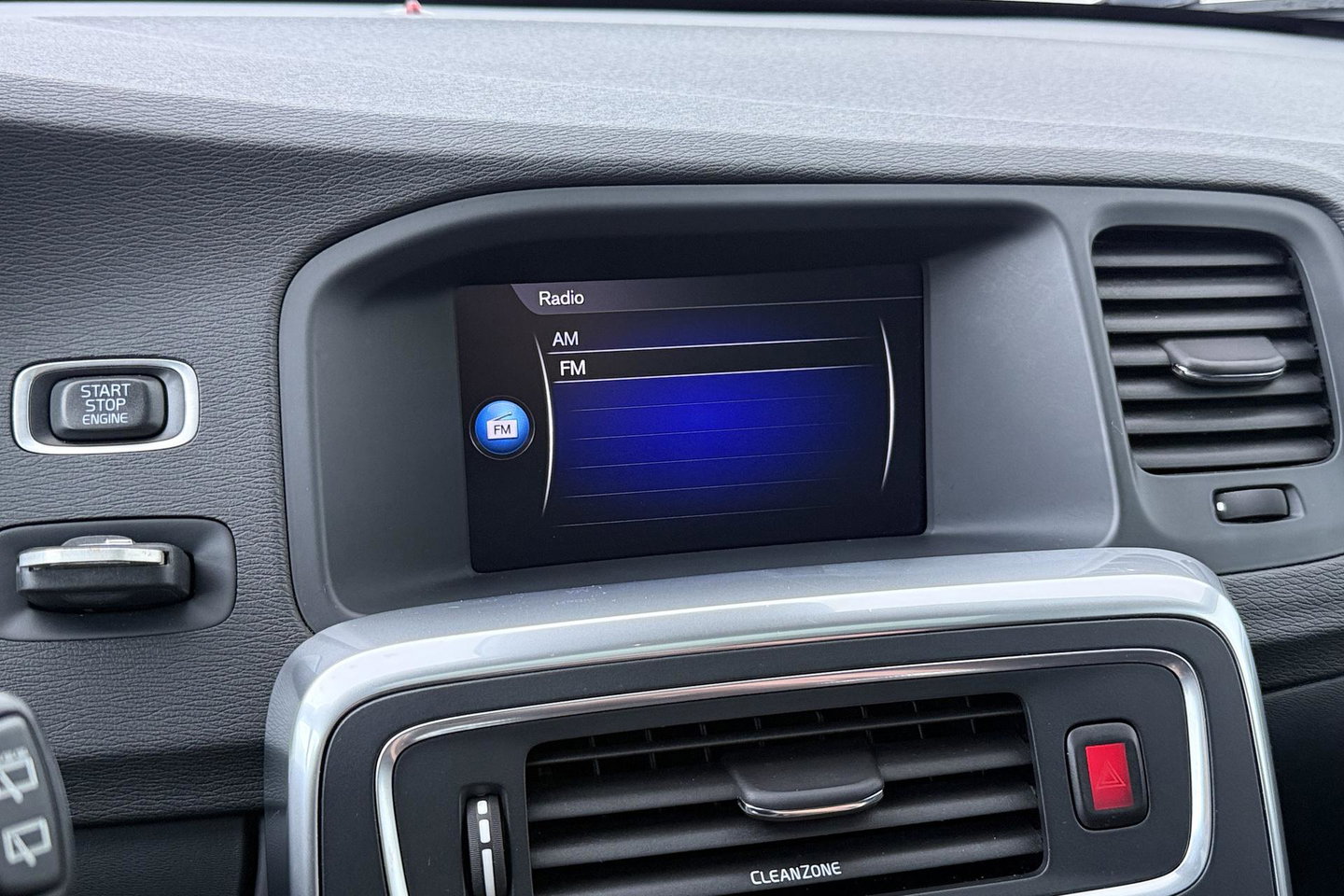 Volvo V60 2.0 T4 Business Sport | ACC | Schuifdak | BLIS | Parkeerverwarming | Keyless | Camera | Xenon | 18 inch