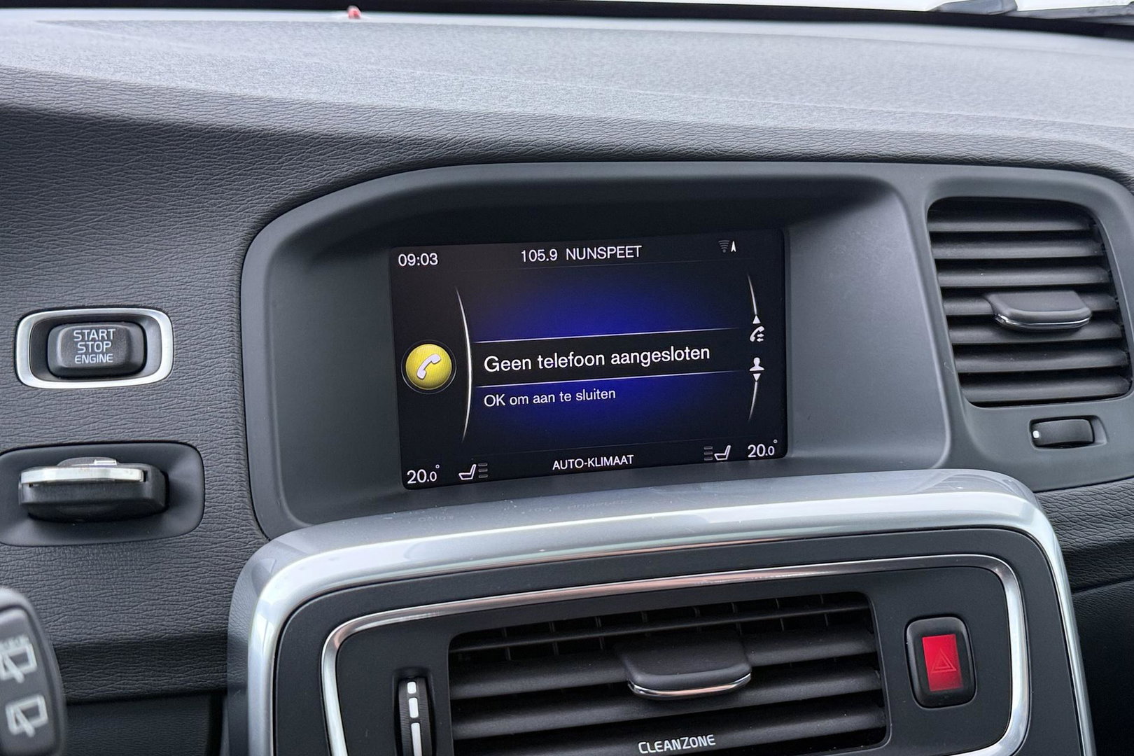 Volvo V60 2.0 T4 Business Sport | ACC | Schuifdak | BLIS | Parkeerverwarming | Keyless | Camera | Xenon | 18 inch
