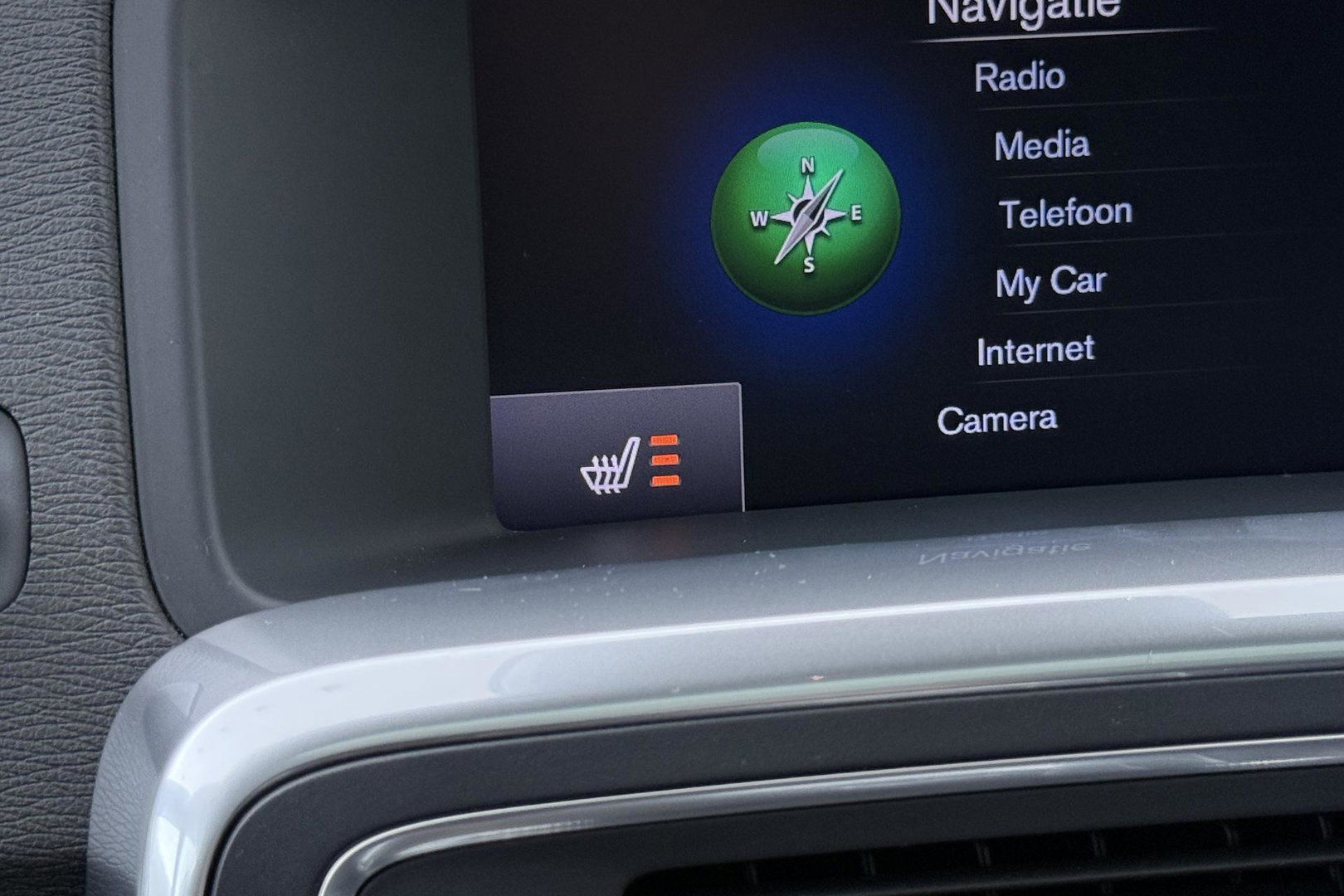 Volvo V60 2.0 T4 Business Sport | ACC | Schuifdak | BLIS | Parkeerverwarming | Keyless | Camera | Xenon | 18 inch