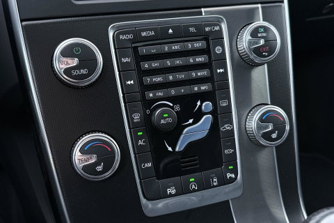 Volvo V60 2.0 T4 Business Sport | ACC | Schuifdak | BLIS | Parkeerverwarming | Keyless | Camera | Xenon | 18 inch