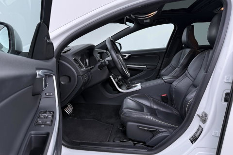 Volvo V60 2.0 T4 Business Sport | ACC | Schuifdak | BLIS | Parkeerverwarming | Keyless | Camera | Xenon | 18 inch