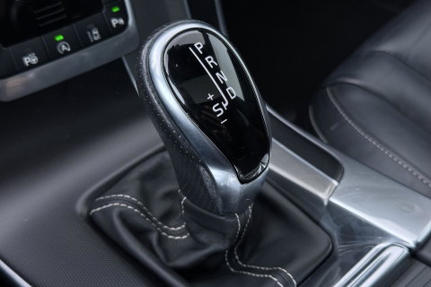 Volvo V60 2.0 T4 Business Sport | ACC | Schuifdak | BLIS | Parkeerverwarming | Keyless | Camera | Xenon | 18 inch