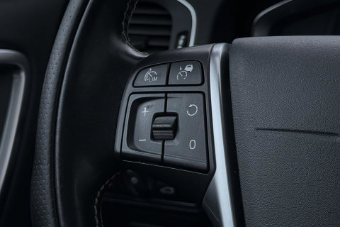 Volvo V60 2.0 T4 Business Sport | ACC | Schuifdak | BLIS | Parkeerverwarming | Keyless | Camera | Xenon | 18 inch