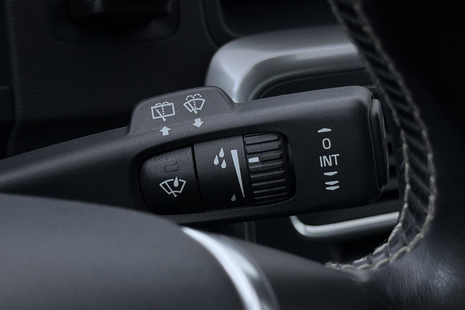 Volvo V60 2.0 T4 Business Sport | ACC | Schuifdak | BLIS | Parkeerverwarming | Keyless | Camera | Xenon | 18 inch
