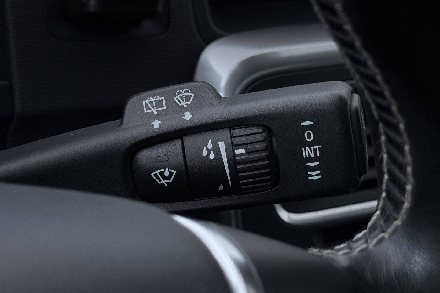 Volvo V60 2.0 T4 Business Sport | ACC | Schuifdak | BLIS | Parkeerverwarming | Keyless | Camera | Xenon | 18 inch
