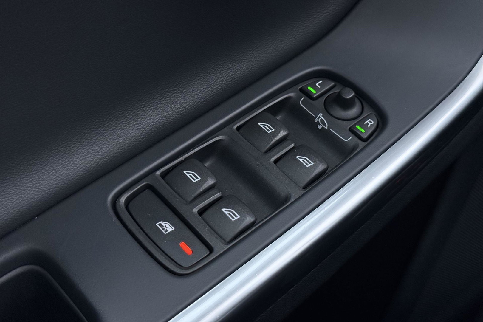 Volvo V60 2.0 T4 Business Sport | ACC | Schuifdak | BLIS | Parkeerverwarming | Keyless | Camera | Xenon | 18 inch