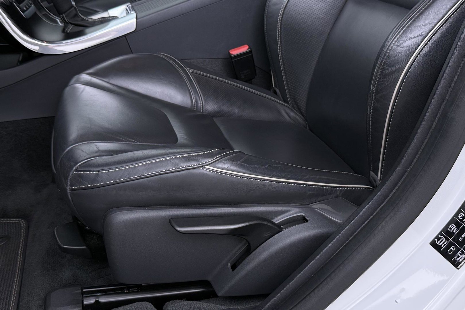 Volvo V60 2.0 T4 Business Sport | ACC | Schuifdak | BLIS | Parkeerverwarming | Keyless | Camera | Xenon | 18 inch
