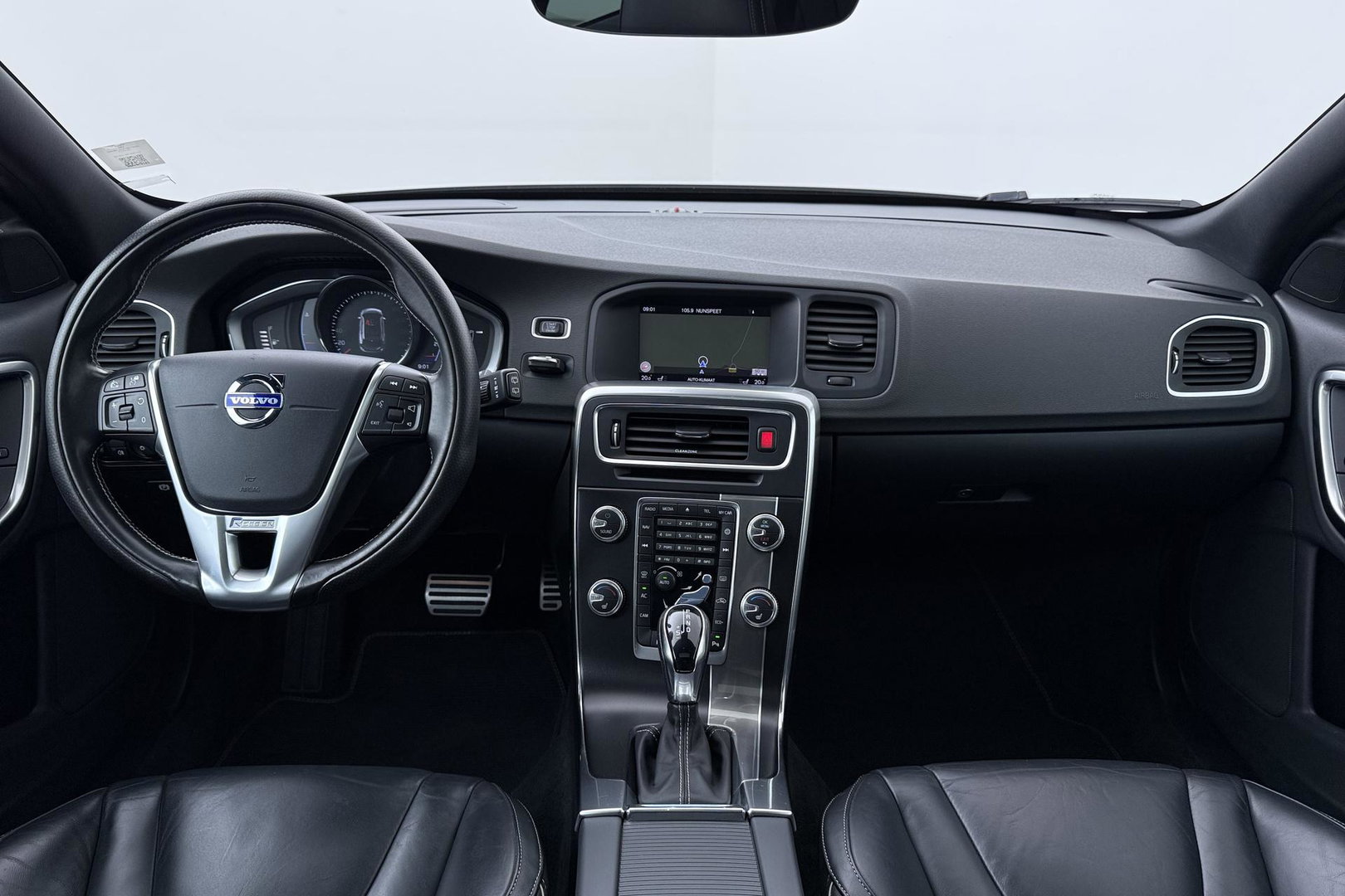 Volvo V60 2.0 T4 Business Sport | ACC | Schuifdak | BLIS | Parkeerverwarming | Keyless | Camera | Xenon | 18 inch