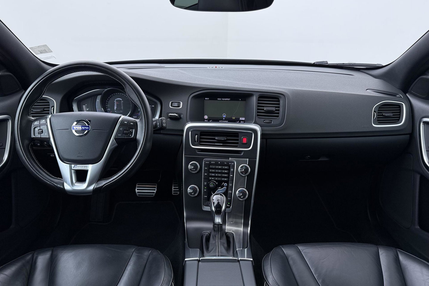 Volvo V60 2.0 T4 Business Sport | ACC | Schuifdak | BLIS | Parkeerverwarming | Keyless | Camera | Xenon | 18 inch