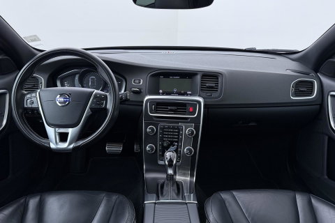 Volvo V60 2.0 T4 Business Sport | ACC | Schuifdak | BLIS | Parkeerverwarming | Keyless | Camera | Xenon | 18 inch