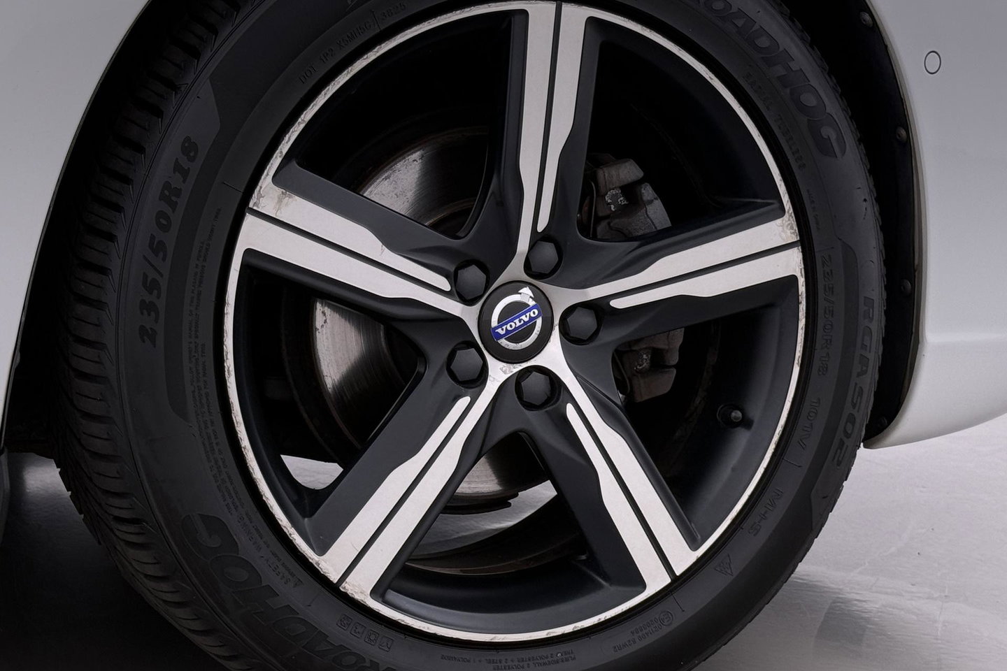 Volvo V60 2.0 T4 Business Sport | ACC | Schuifdak | BLIS | Parkeerverwarming | Keyless | Camera | Xenon | 18 inch