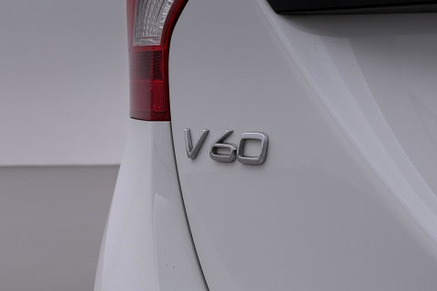 Volvo V60 2.0 T4 Business Sport | ACC | Schuifdak | BLIS | Parkeerverwarming | Keyless | Camera | Xenon | 18 inch