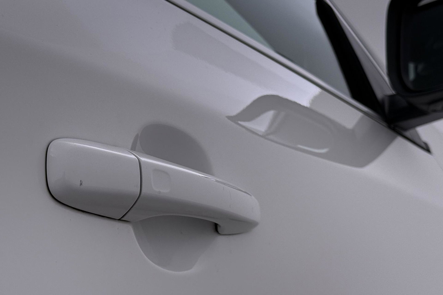 Volvo V60 2.0 T4 Business Sport | ACC | Schuifdak | BLIS | Parkeerverwarming | Keyless | Camera | Xenon | 18 inch
