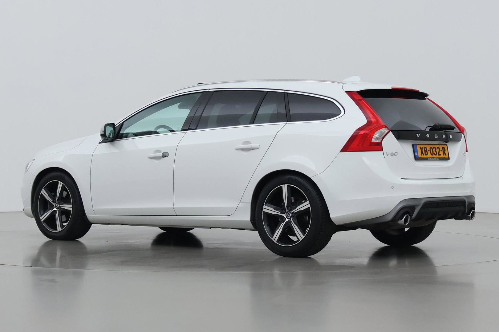 Volvo V60 2.0 T4 Business Sport | ACC | Schuifdak | BLIS | Parkeerverwarming | Keyless | Camera | Xenon | 18 inch