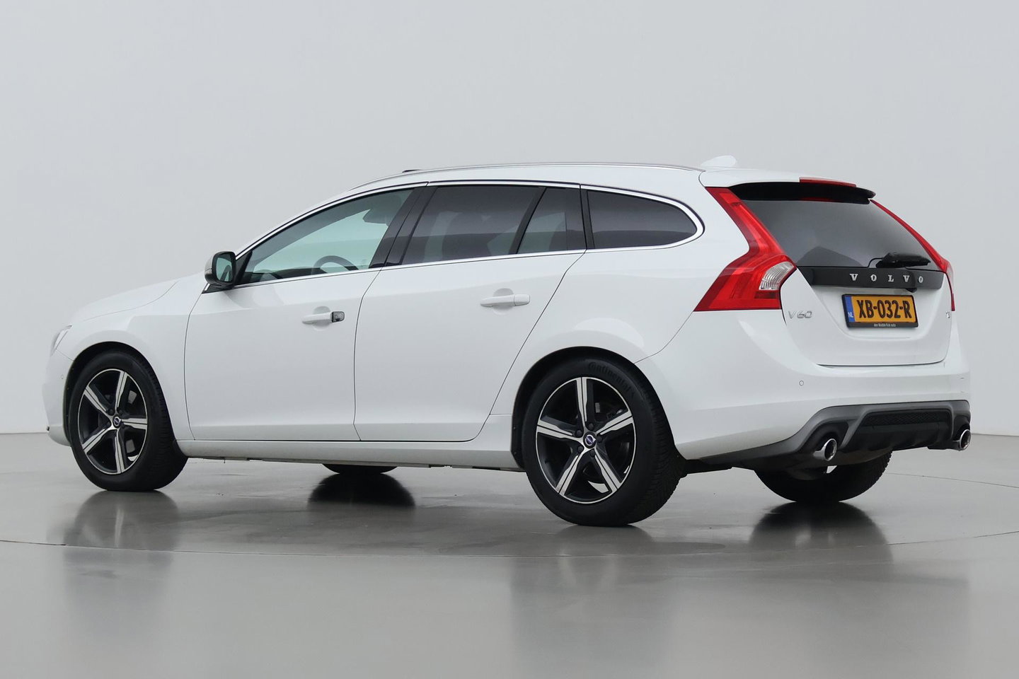 Volvo V60 2.0 T4 Business Sport | ACC | Schuifdak | BLIS | Parkeerverwarming | Keyless | Camera | Xenon | 18 inch