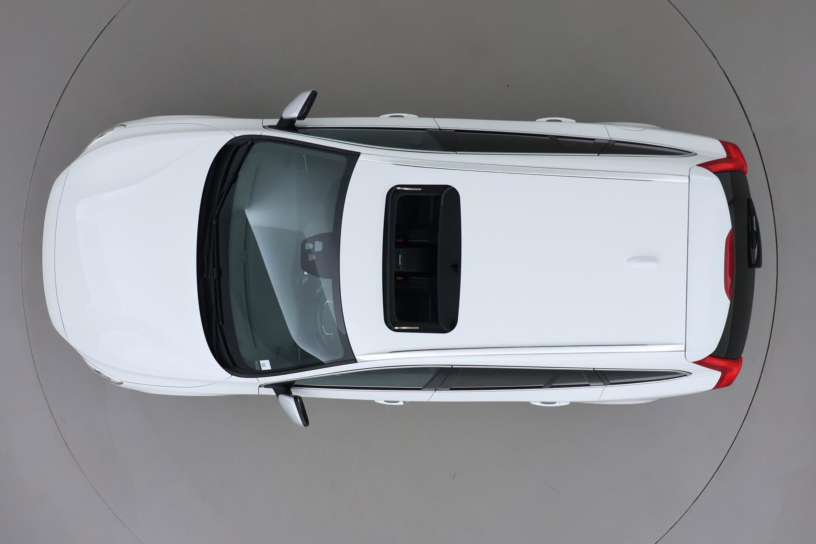 Volvo V60 2.0 T4 Business Sport | ACC | Schuifdak | BLIS | Parkeerverwarming | Keyless | Camera | Xenon | 18 inch