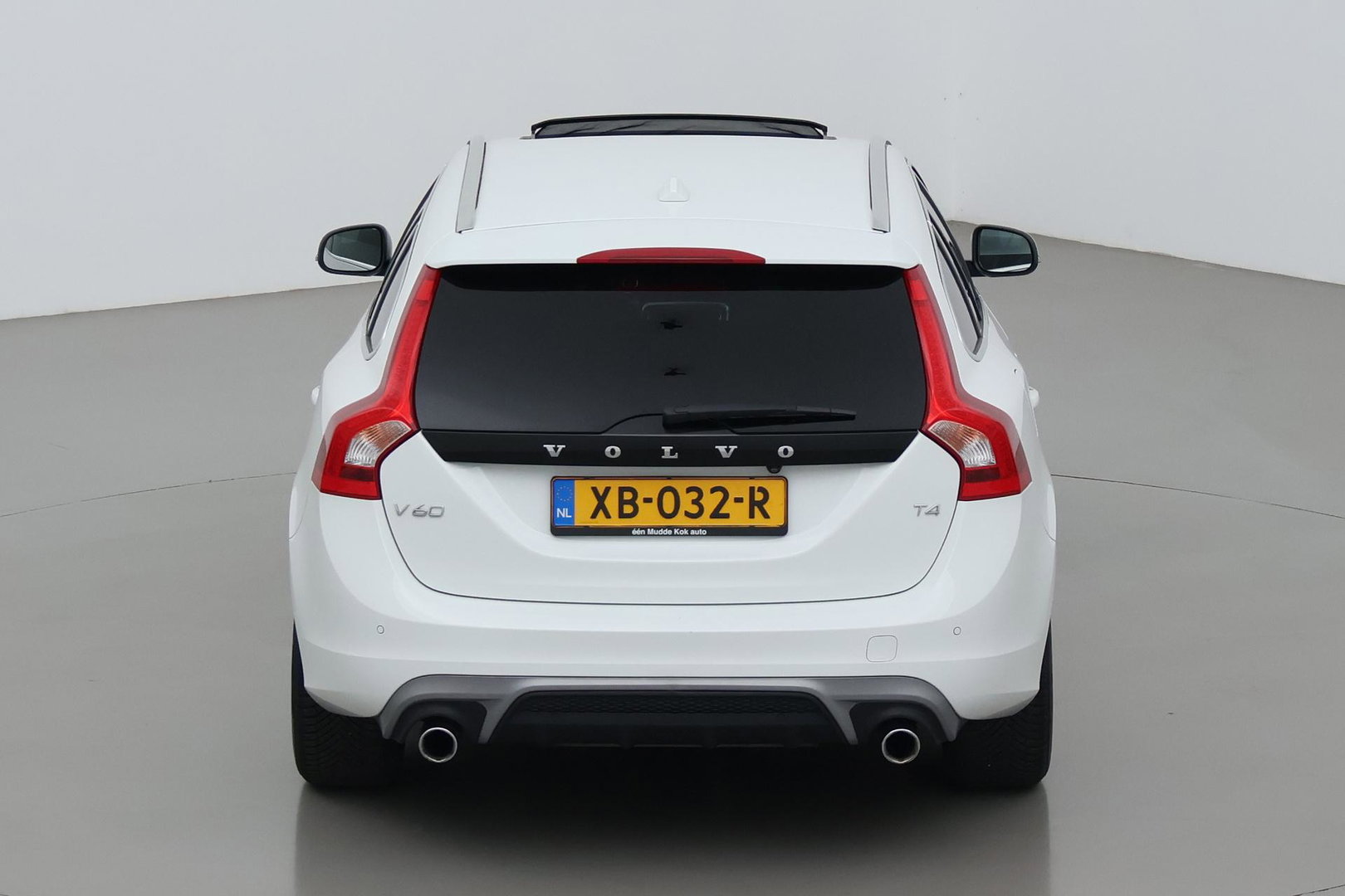 Volvo V60 2.0 T4 Business Sport | ACC | Schuifdak | BLIS | Parkeerverwarming | Keyless | Camera | Xenon | 18 inch