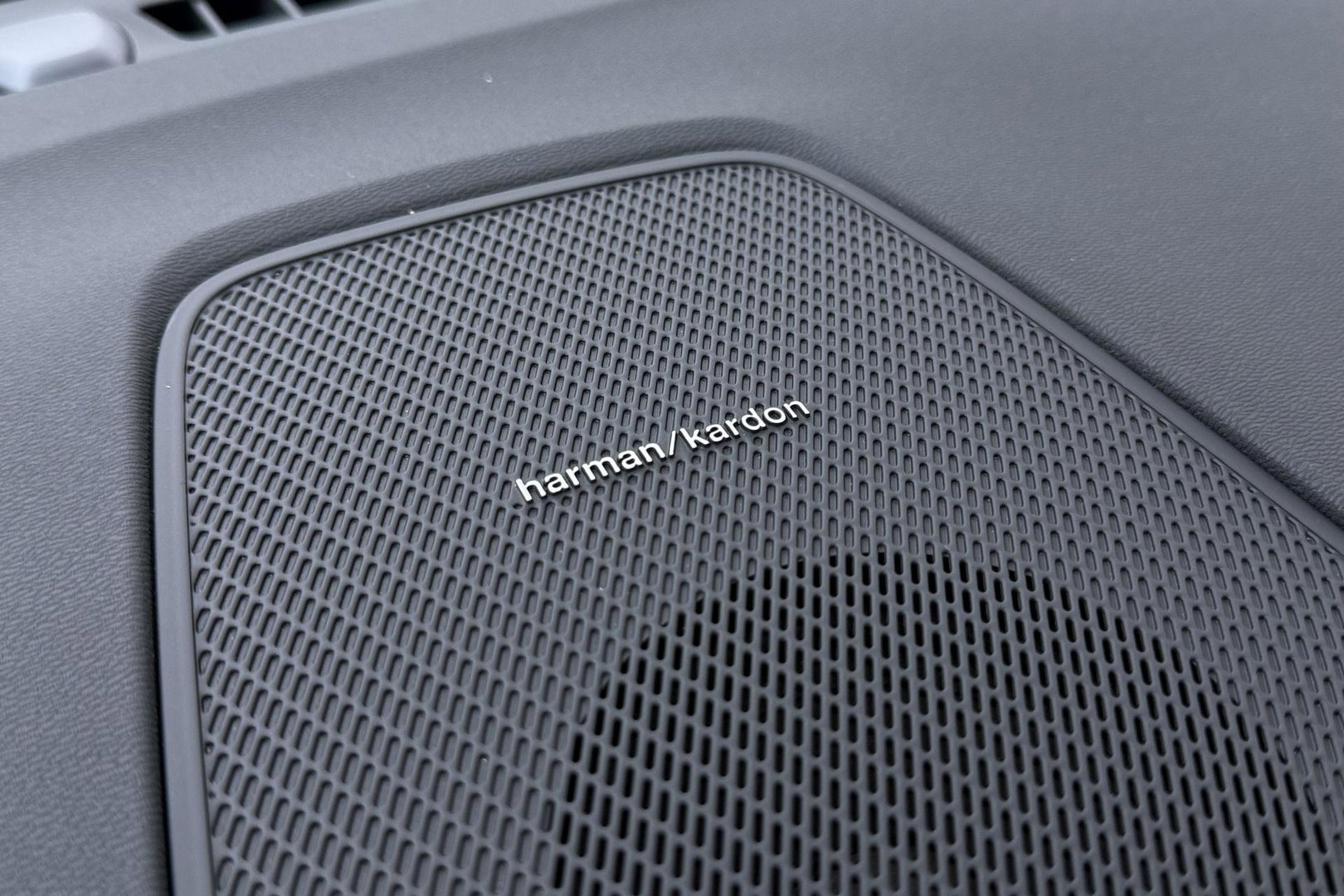 Volvo XC60 T8 Plug-in hybrid Plus Dark | ACC | Harman/Kardon | 360° Camera | Stoel+Stuurverwarming | BLIS | Memory